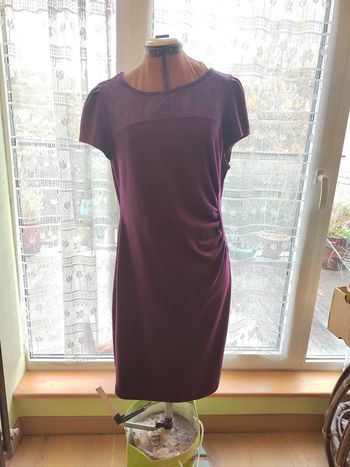 Robe prune à dentelle New Look t. 44