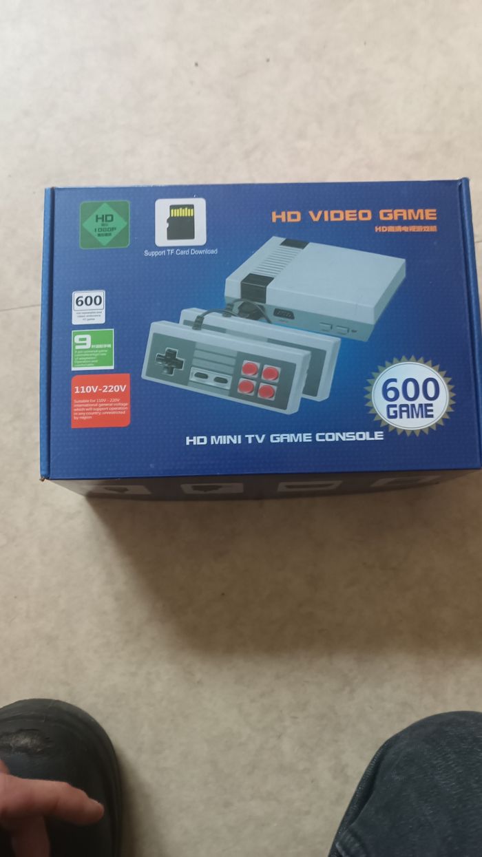 Mini nes avec 600 jeux , neuf avec boîte d'origine