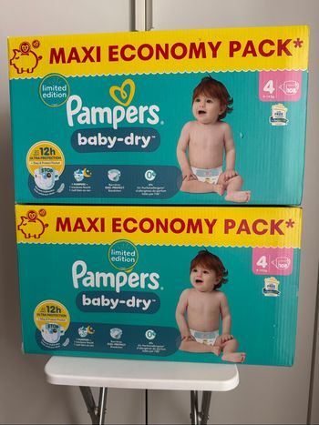 216 couches Pampers taille 4