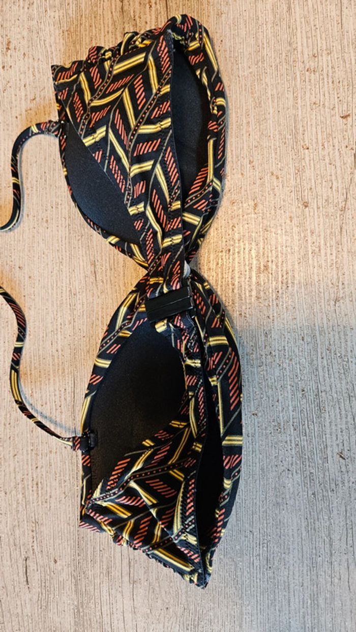 Haut de bikini noir avec dessin, Kiabi, taille 40/42, nickel - photo numéro 5