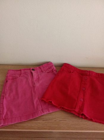Lot de deux jupes . Taille 5 ans. Du pareil au même