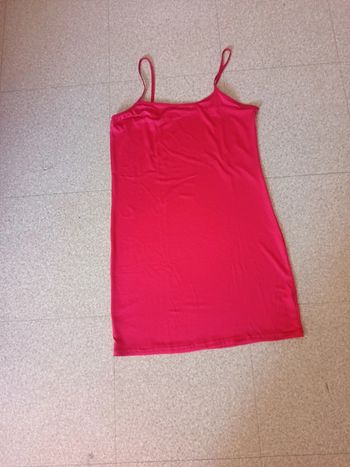 Une robe sans bretelle taille 40
