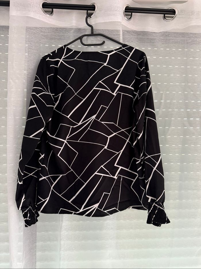 Blouse Shein noire et blanche - Taille 38 - Neuve jamais portée - photo numéro 2
