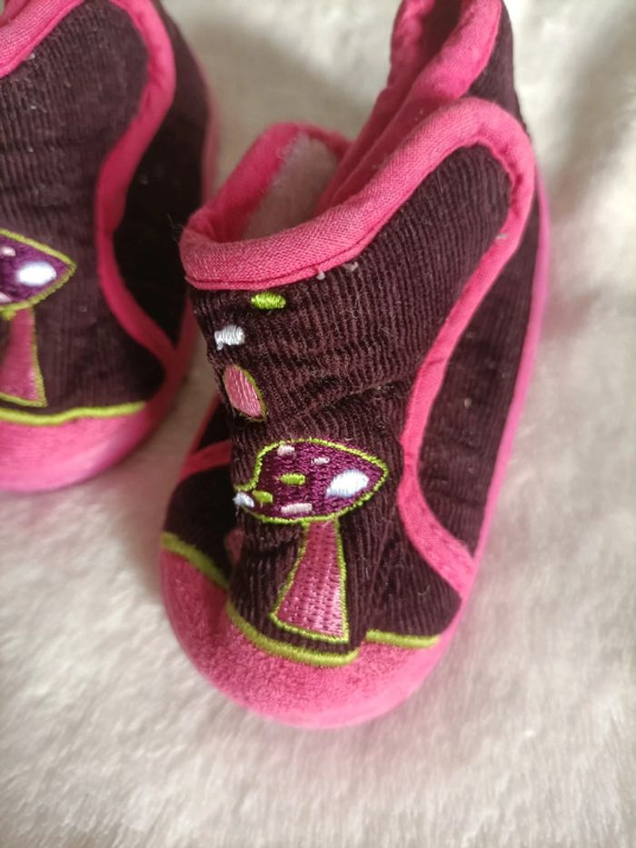 Chaussons bébé taille 19 – Doux et fun pour la crèche ! - photo numéro 2