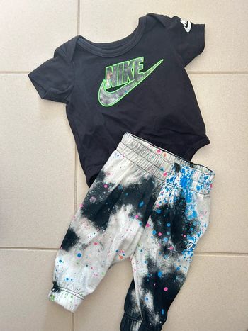 Ensemble Nike taille 3 mois
