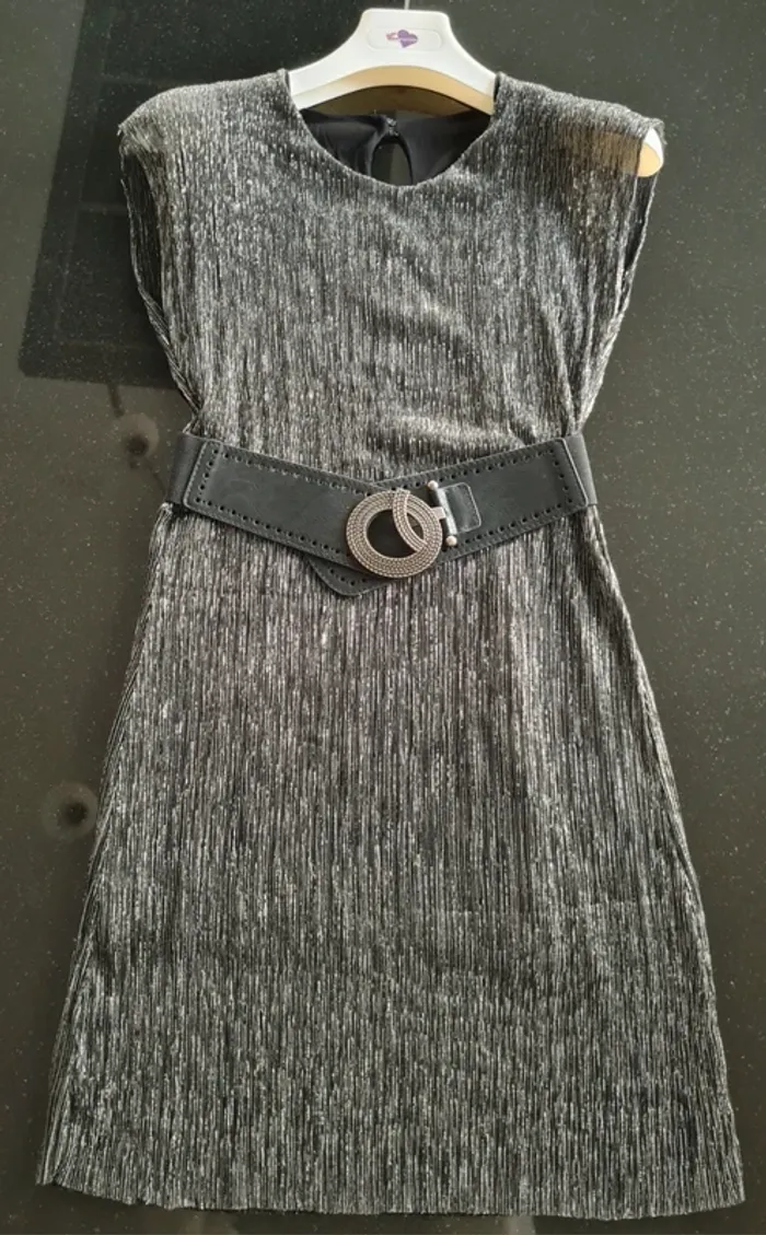 ● Taille M / 38 ● Robe argentée