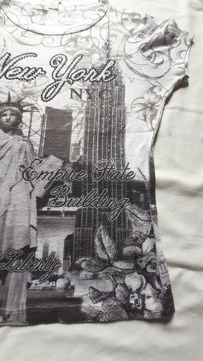 Tee-shirt blanc et gris avec strass motif New York - photo numéro 3