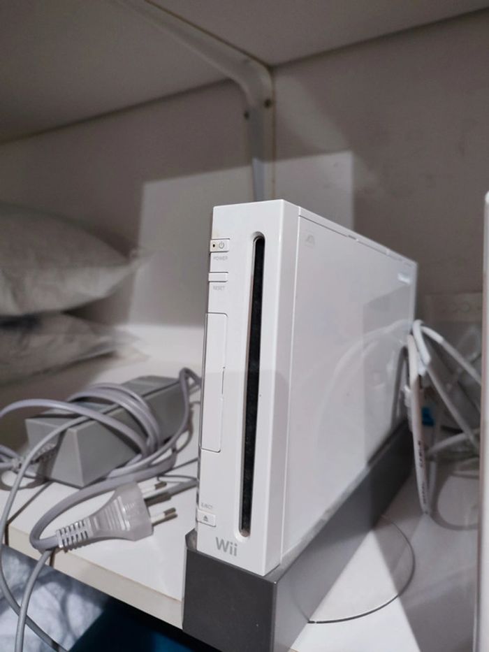 Console Wii +3 jeux + 4 volants - photo numéro 2