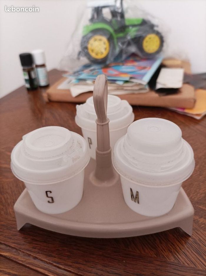 Ensemble trio Tupperware