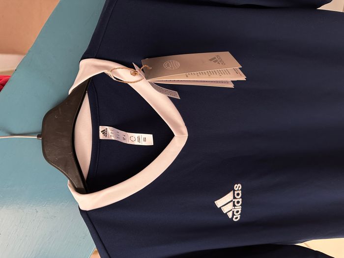 Tee shirt adidas taille 36 bleu et blanc NEUF avec étiquette - photo numéro 2
