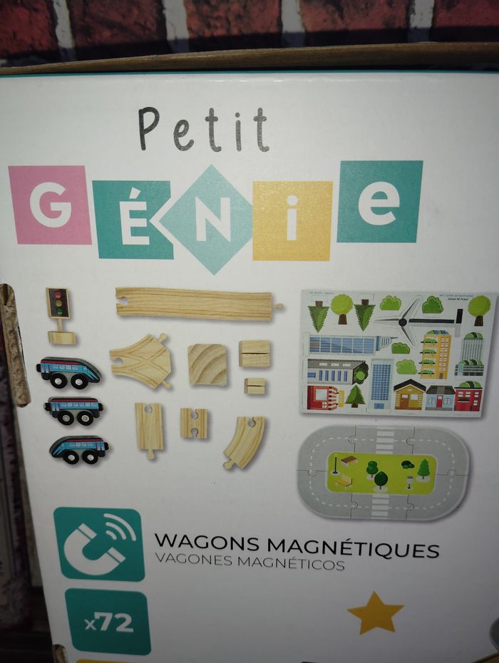 Circuit train en bois petit génie - photo numéro 3