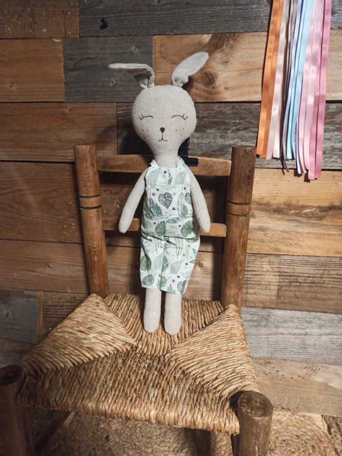 Peluche lapin salopette tbe - photo numéro 2