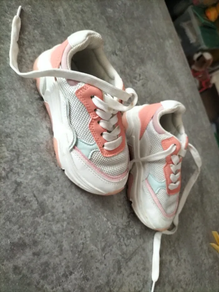 Baskets taille 25 - photo numéro 3