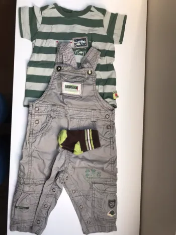 Lot salopette, polo et chaussettes demi saison 9 mois