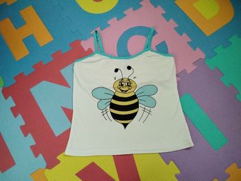 Haut de pyjama abeille
