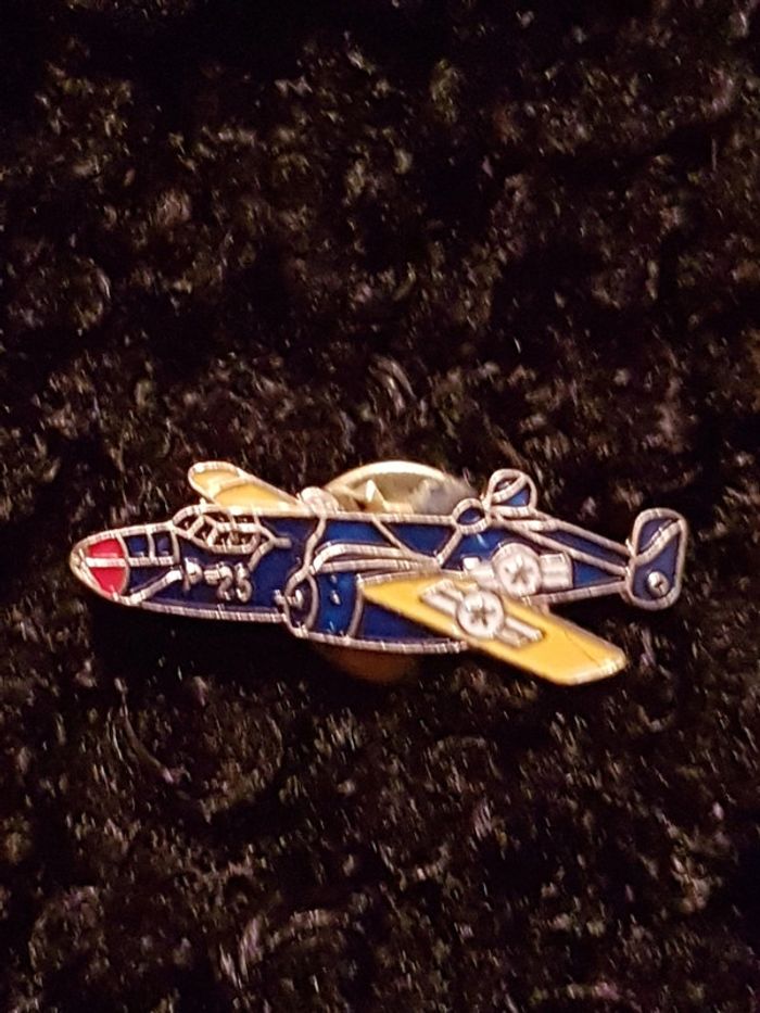 Pin's avion p-25