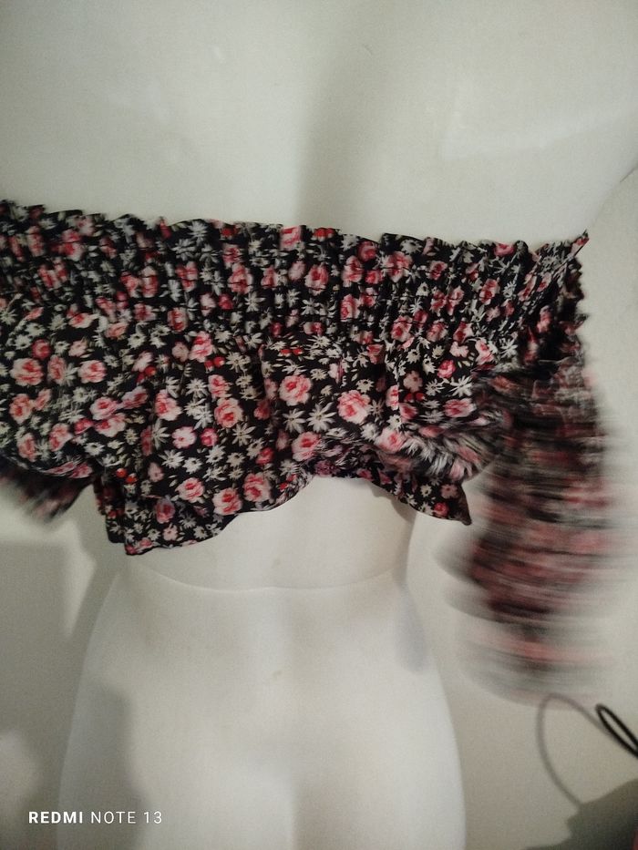 #kytie8ansfille. Top court taille 8 ans épaules dénudées - photo numéro 6