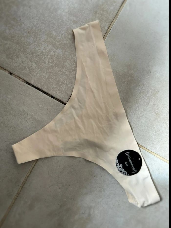String préambule
