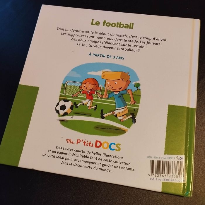 Livre enfant mes p'tits docs le football - photo numéro 2