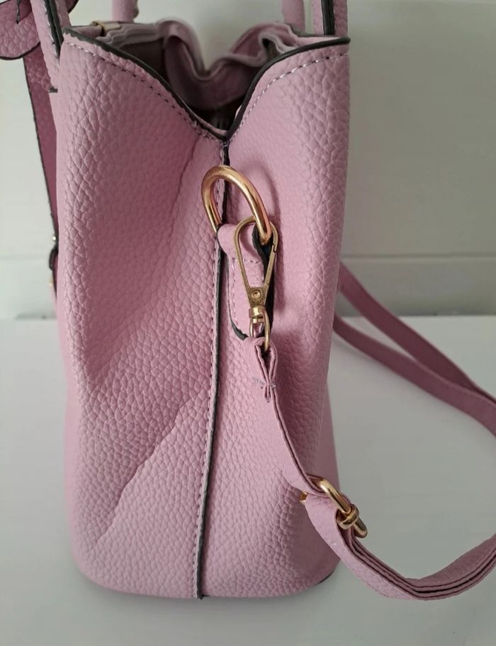 Sac à main avec bandoulière rose neuf - photo numéro 5