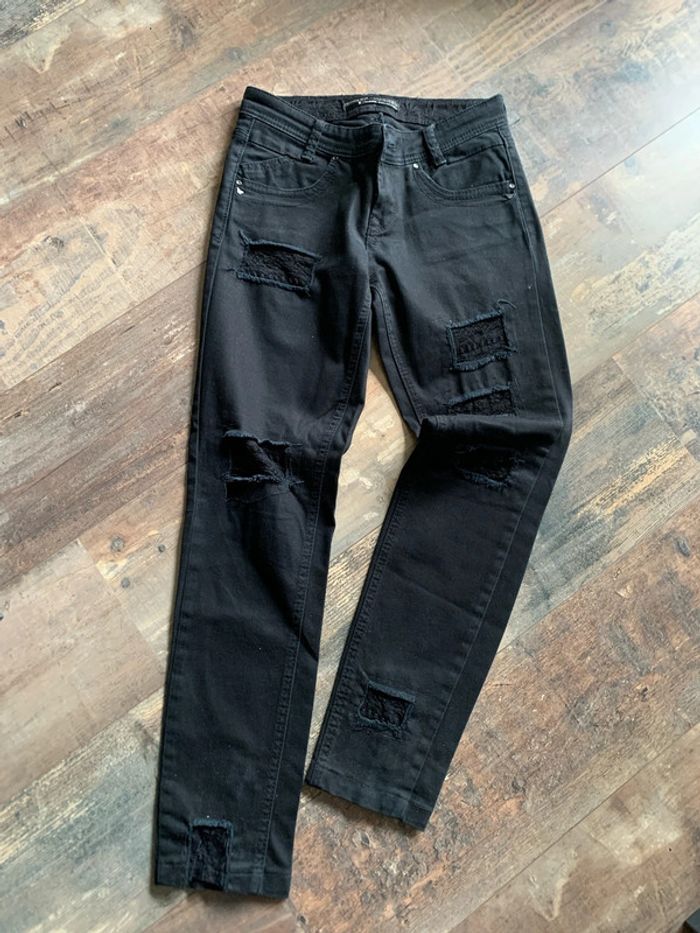 Jeans noir troués jolies poches arrière