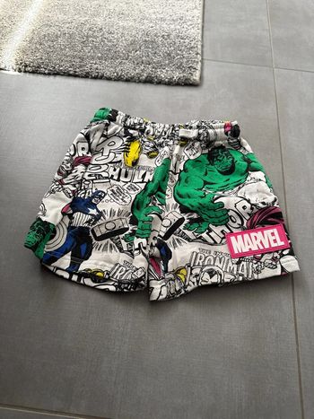 Short marvel taille 110