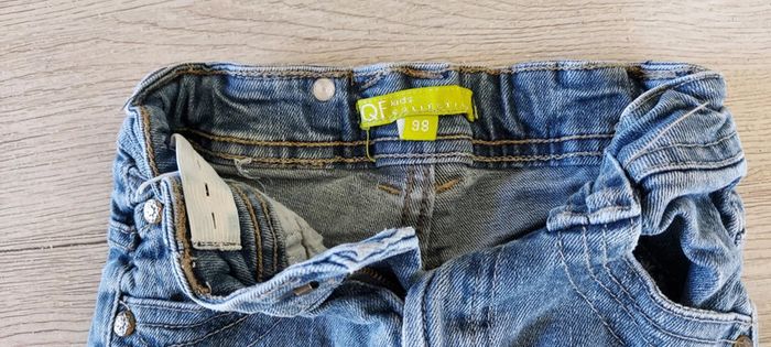 Short en jean s mixte, TQF, taille 3 ans, règlable à la taille, peu mis - photo numéro 3