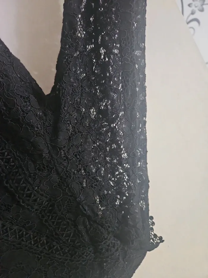 Haut noir - photo numéro 4
