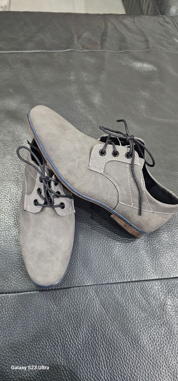 Chaussures de cérémonie garçon grise neuf avec etiquette pointure 32