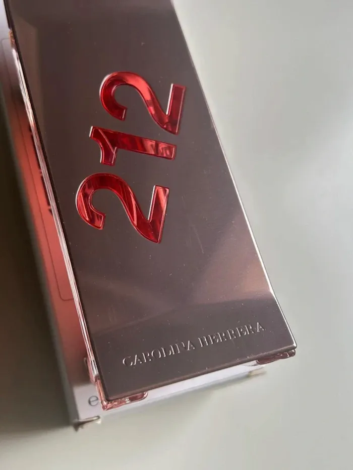 212 forever young Carolina Herrera 80ml neuf - photo numéro 5