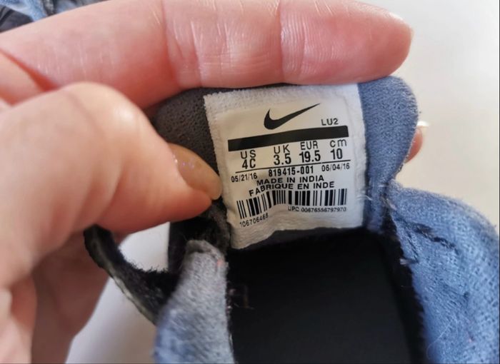 Baskets Nike noire 19.5 - photo numéro 4