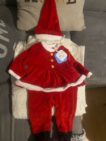 Pyjama 3 mois noël jamais porté