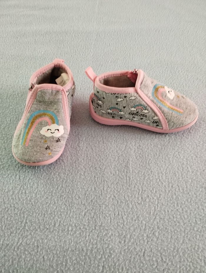 * paire de chaussons Licornes arc-en-ciel T22 Kiabi - photo numéro 1