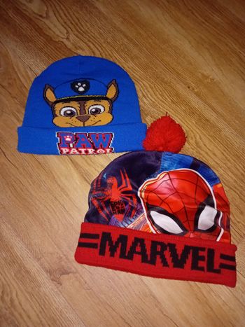 2 bonnets Spiderman et Paw patrol