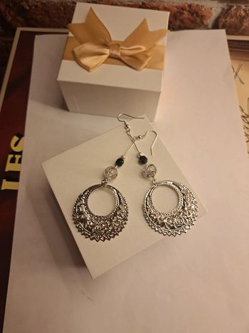 Boucles d'oreilles pendante argenté et noir