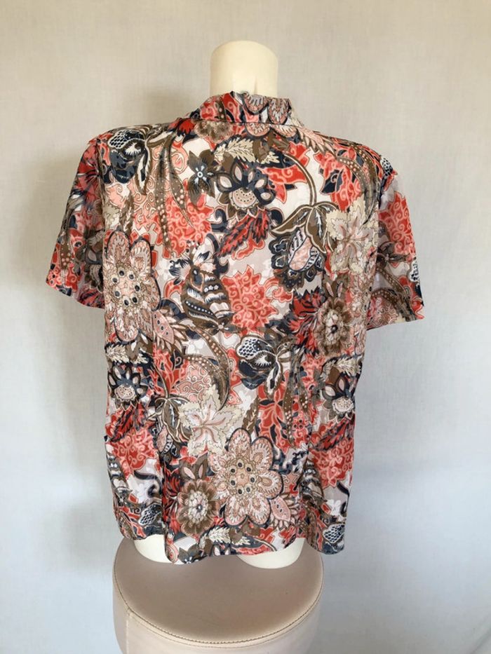 Chemise tons de rouge et noir fleurie taille 48 Damart bon état - photo numéro 3