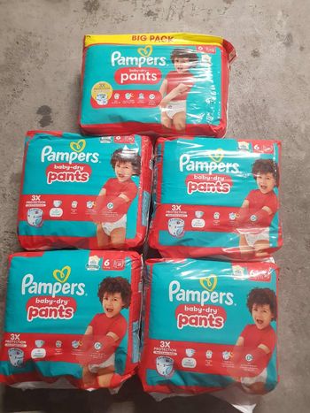 5 boîte de couche Pampers pants taille 6 a  55€