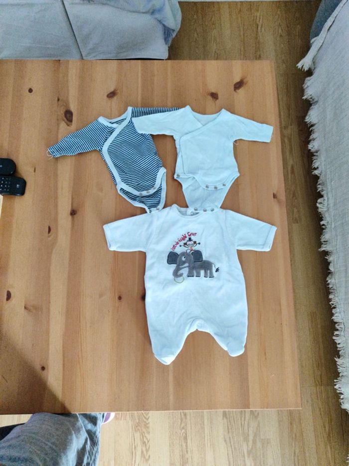 Lot bodies et pyjama Kiabi