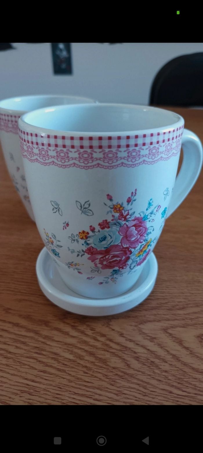 Sucrier et ses tasses en porcelaine - photo numéro 5