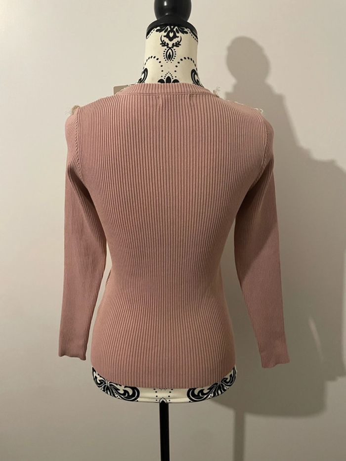 Pull neuf à manches longues rose à dentelle blanc et beige devant Love Look taille S / M - photo numéro 5