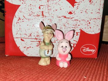 2 figurines porcinet