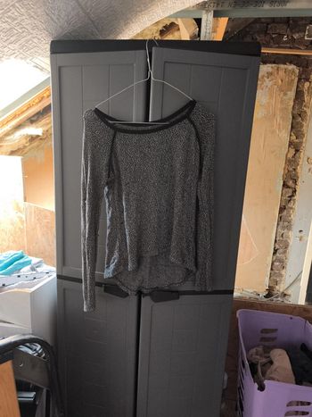 Un pull fin et léger en taille L, parfait pour toutes les saisons !