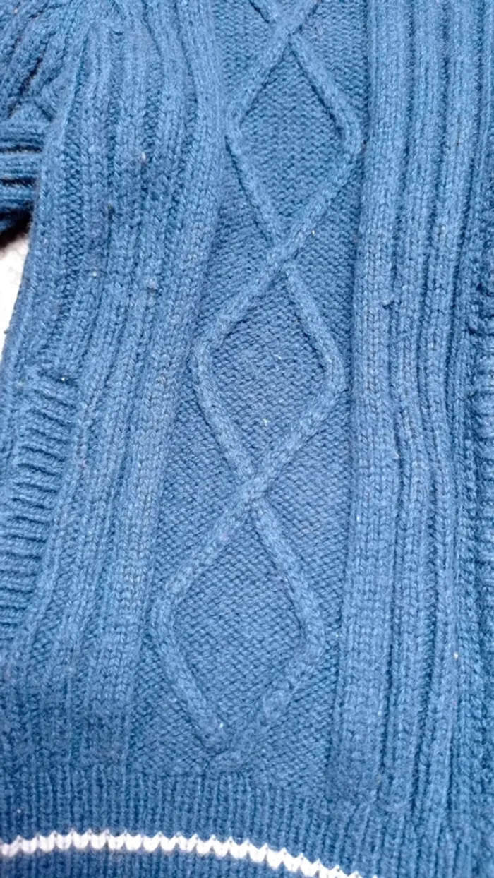 Okaïdi gilet taille 6 ans mais taille petit
Très bon état quelques bouloches dues au tissu - photo numéro 2