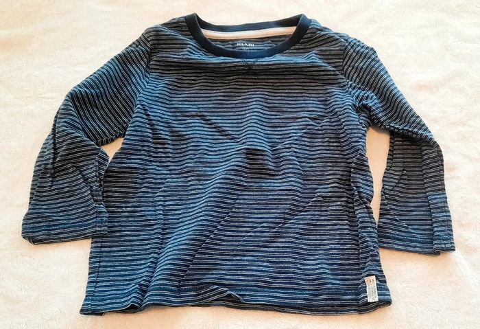 2 T-shirts manche longue 4 ans - photo numéro 2