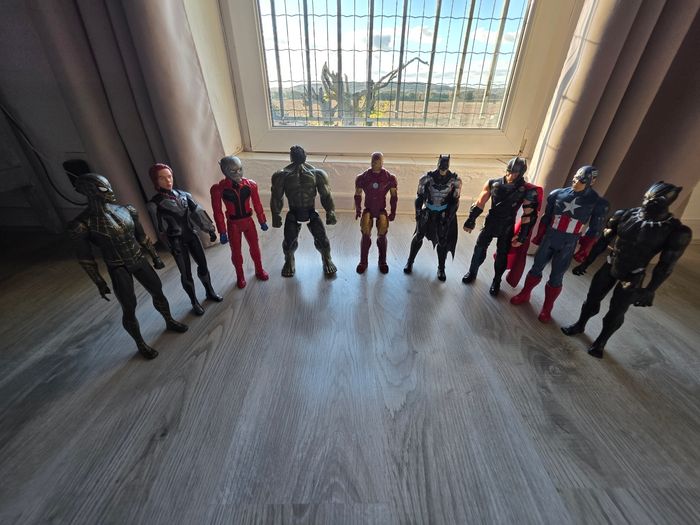 Marvel figurine  30 cm