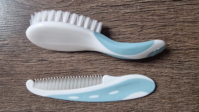 Brosse et peigne à cheveux nuk