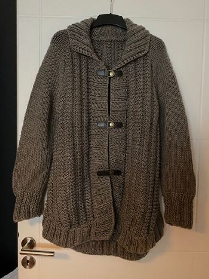 Gilet brun tricoté en laine jamais porté