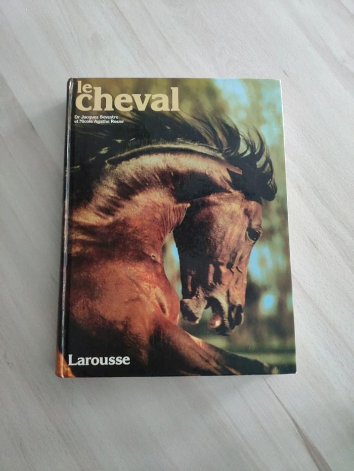 Livre Larousse le cheval Sevestre Rosier