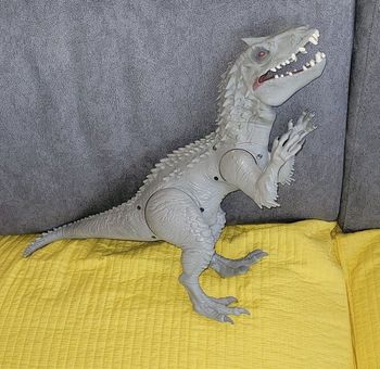Grande figurine dinosaure jurassic world son et lumière