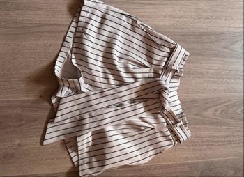 Short blanc à rayure noir